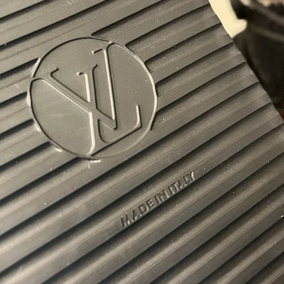 LOUIS VUITTON boots - Picture 6 of 10